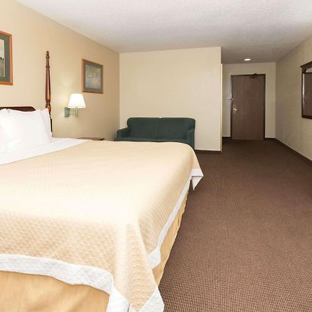 Days Inn By Wyndham Colorado Springs Airport Экстерьер фото
