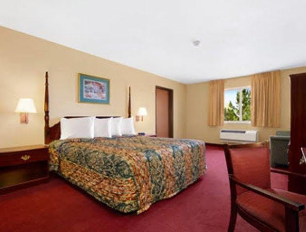 Days Inn By Wyndham Colorado Springs Airport Экстерьер фото
